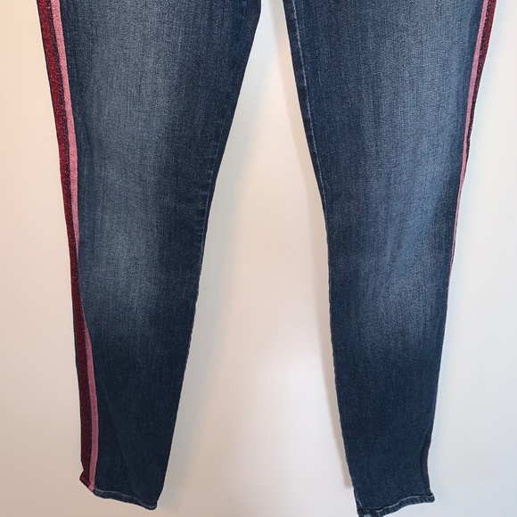Mother Denim High Waisted Looker Jeans in Here Kitty, Kitty Glitter Racer 26 - Picture 6 of 13